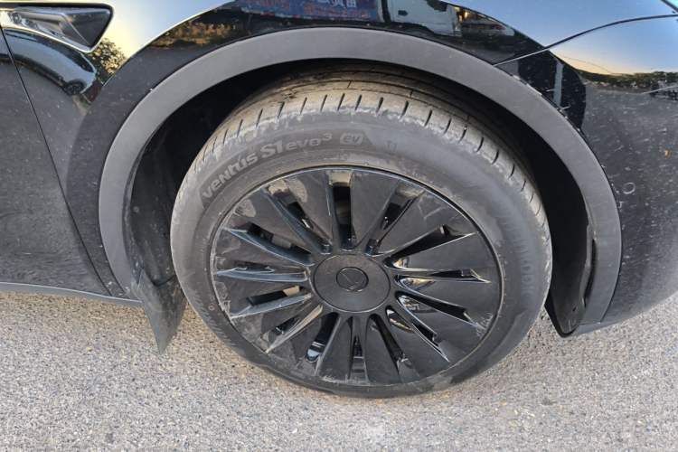 Used Tesla Model Y 2022 Revised Version Long-Range All-Wheel Drive Right Front Wheel Hub