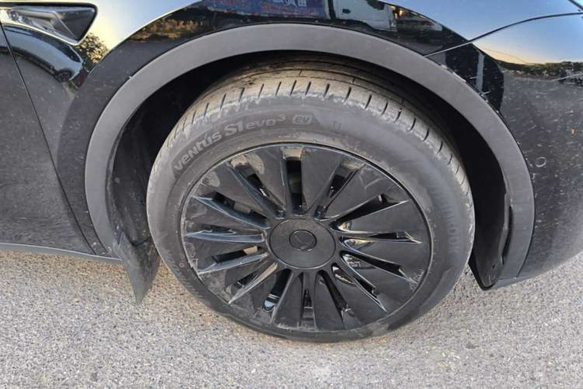 Used Tesla Model Y 2022 Revised Version Long-Range All-Wheel Drive Right Front Wheel Hub