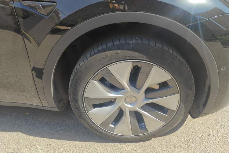Used Tesla Model Y 2022 Revised Version Rear-Wheel Drive Right Front Wheel Hub
