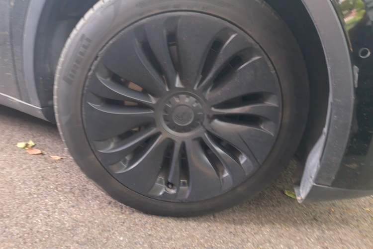 Used Tesla Model Y 2022 Revised Version Rear-Wheel Drive Right Front Wheel Hub