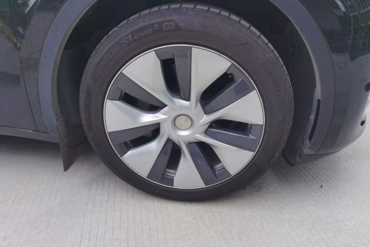Used Tesla Model Y 2022 Revised Version Long-Range All-Wheel Drive Right Front Wheel Hub