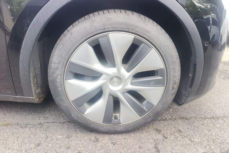 Used Tesla Model Y 2022 Revised Version Rear-Wheel Drive Right Front Wheel Hub