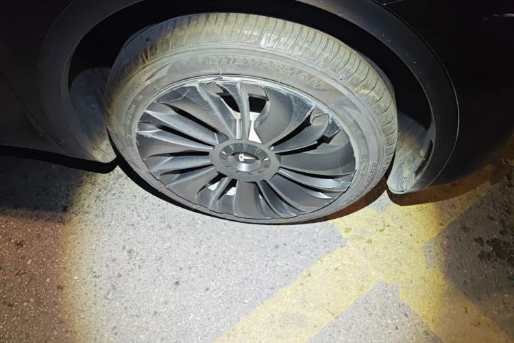 Used Tesla Model Y 2022 Revised Version Rear-Wheel Drive Right Front Wheel Hub