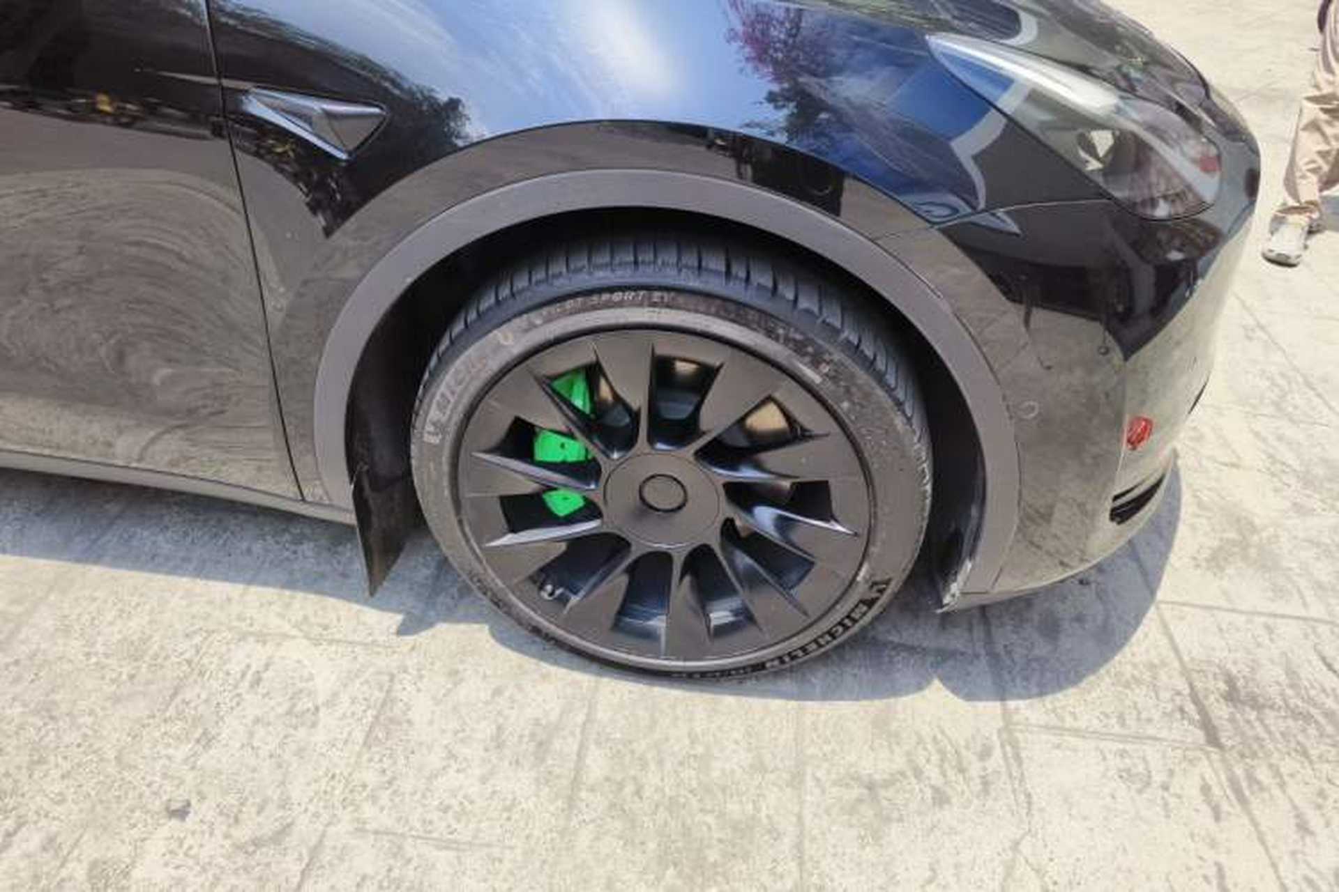 Used Tesla Model Y 2022 Rear-Wheel-Drive Version Right Front Wheel Hub