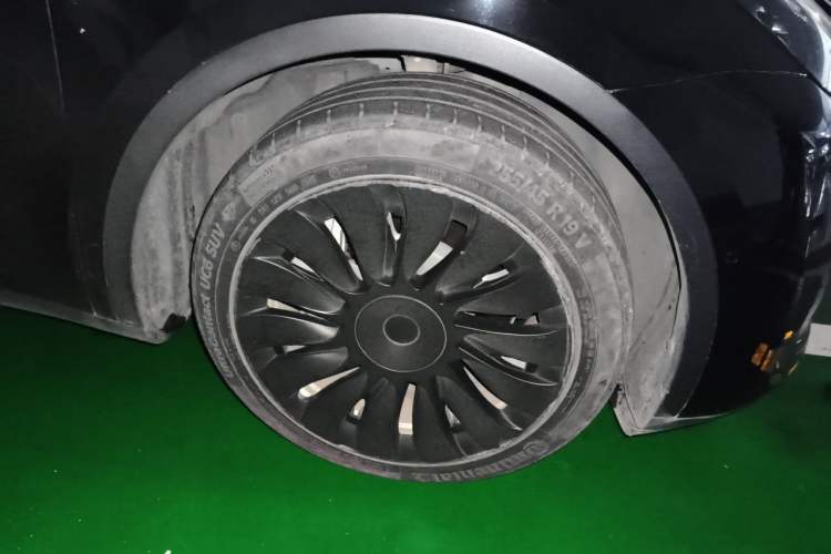 Used Tesla Model Y 2022 Rear-Wheel-Drive Version Right Front Wheel Hub