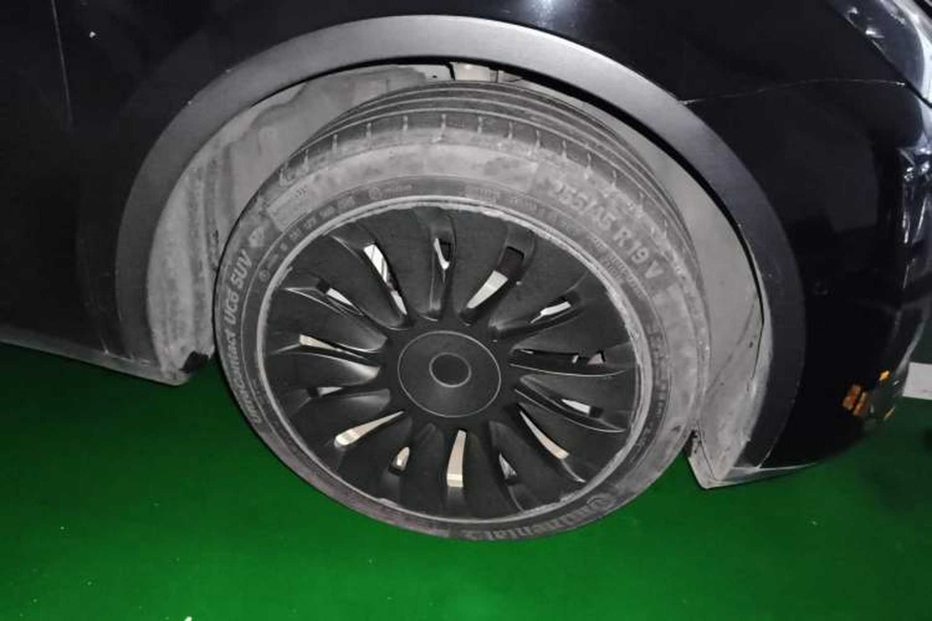 Used Tesla Model Y 2022 Rear-Wheel-Drive Version Right Front Wheel Hub