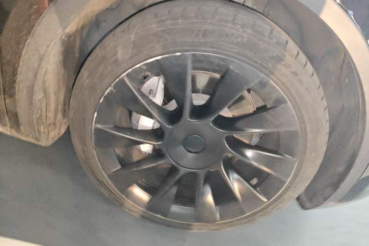 Used Tesla Model Y 2022 Rear-Wheel-Drive Version Right Front Wheel Hub