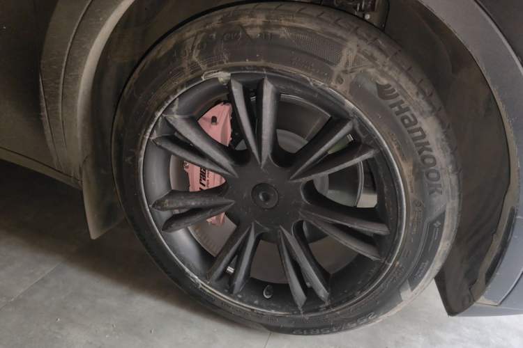 Used Tesla Model Y 2022 Revised Version Long-Range All-Wheel Drive Right Front Wheel Hub
