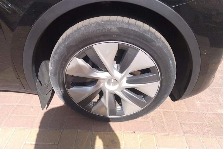 Used Tesla Model Y 2022 Rear-Wheel-Drive Version Right Front Wheel Hub