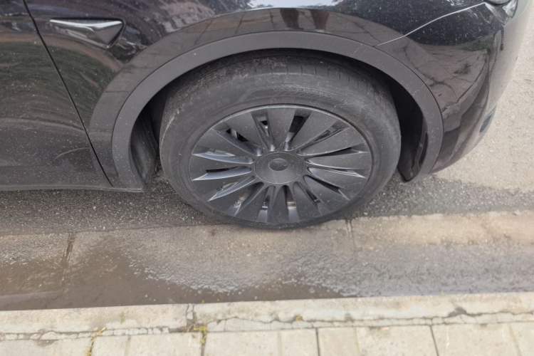Used Tesla Model Y 2022 Revised Version Rear-Wheel Drive Right Front Wheel Hub