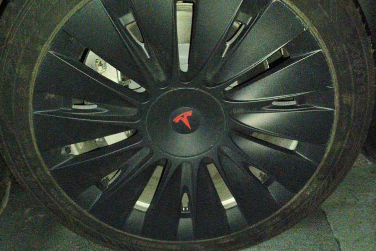 Used Tesla Model Y 2022 Revised Version Rear-Wheel Drive Right Front Wheel Hub