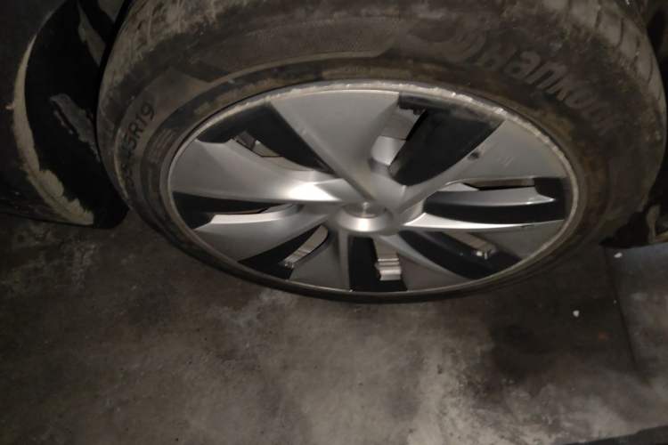 Used Tesla Model Y 2022 Revised Version Long-Range All-Wheel Drive Right Front Wheel Hub