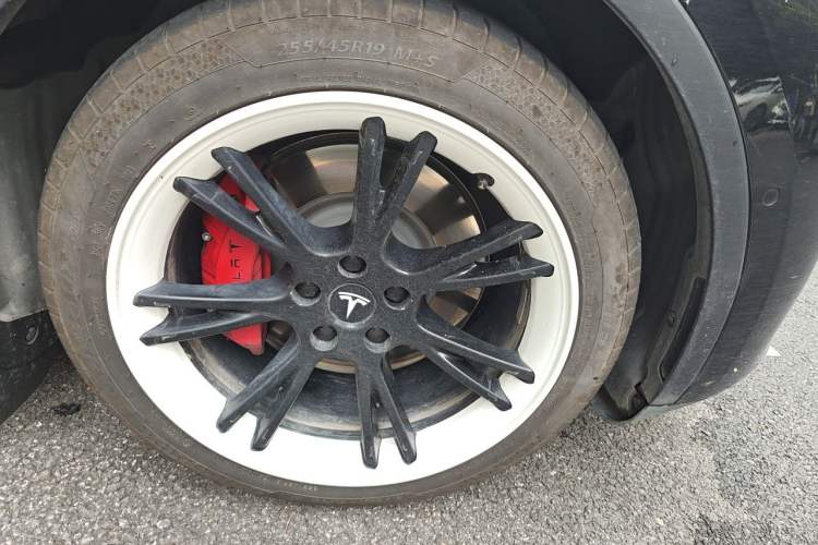 Used Tesla Model Y 2022 Revised Version Long-Range All-Wheel Drive Right Front Wheel Hub