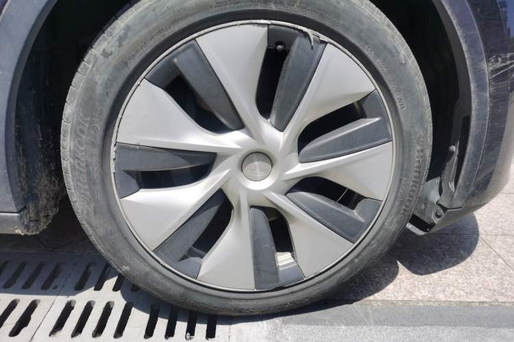 Used Tesla Model Y 2022 Revised Version Rear-Wheel Drive Right Front Wheel Hub
