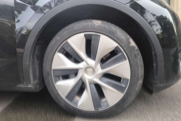 Used Tesla Model Y 2022 Rear-Wheel-Drive Version Right Front Wheel Hub