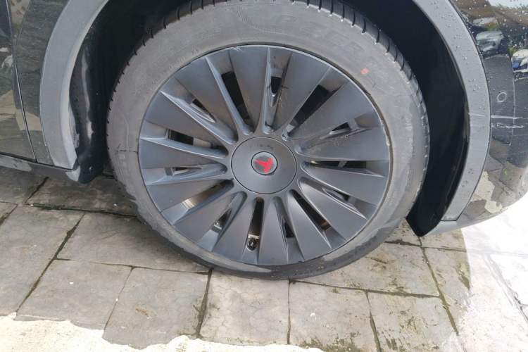 Used Tesla Model Y 2022 Revised Version Rear-Wheel Drive Right Front Wheel Hub