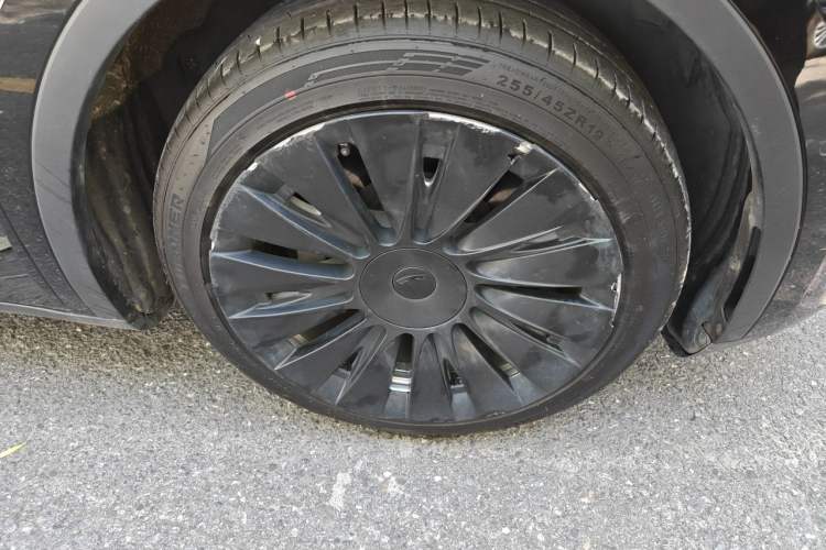Used Tesla Model Y 2022 Rear-Wheel-Drive Version Right Front Wheel Hub