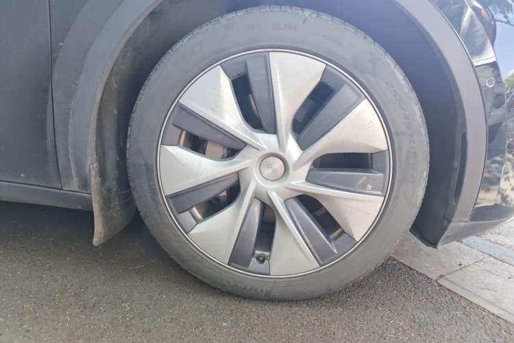 Used Tesla Model Y 2022 Revised Version Rear-Wheel Drive Right Front Wheel Hub