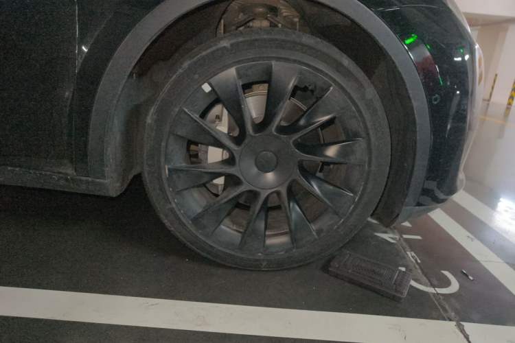 Used Tesla Model Y 2022 Revised Version Rear-Wheel Drive Right Front Wheel Hub