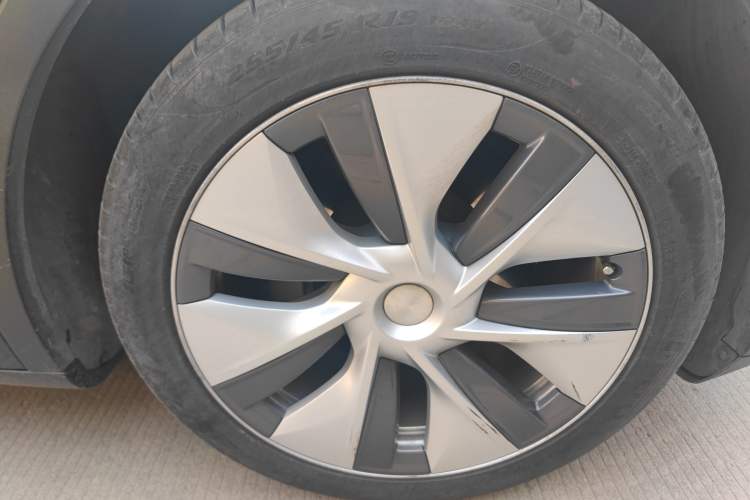 Used Tesla Model Y 2022 Revised Version Rear-Wheel Drive Right Front Wheel Hub