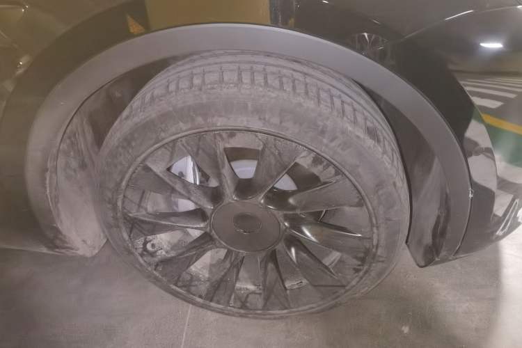 Used Tesla Model Y 2022 Rear-Wheel-Drive Version Right Front Wheel Hub