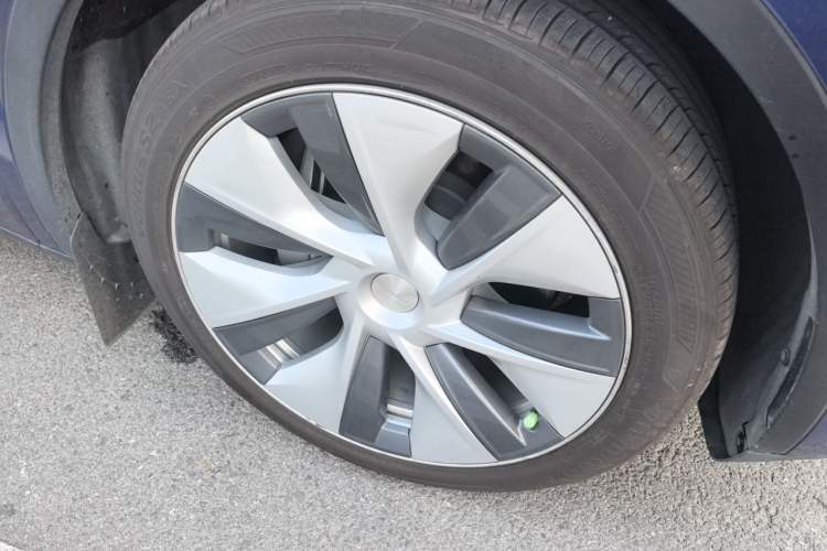 Used Tesla Model Y 2022 Rear-Wheel-Drive Version Right Front Wheel Hub