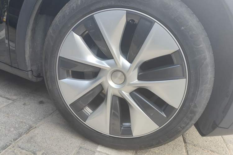 Used Tesla Model Y 2022 Revised Version Rear-Wheel Drive Right Front Wheel Hub