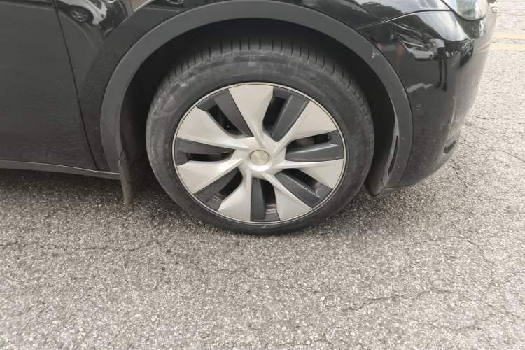 Used Tesla Model Y 2022 Revised Version Rear-Wheel Drive Right Front Wheel Hub