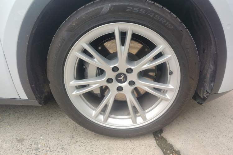 Used Tesla Model Y 2022 Rear-Wheel-Drive Version Right Front Wheel Hub