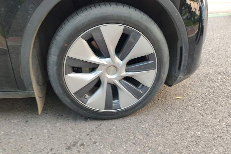 Used Tesla Model Y 2022 Revised Version Rear-Wheel Drive Right Front Wheel Hub