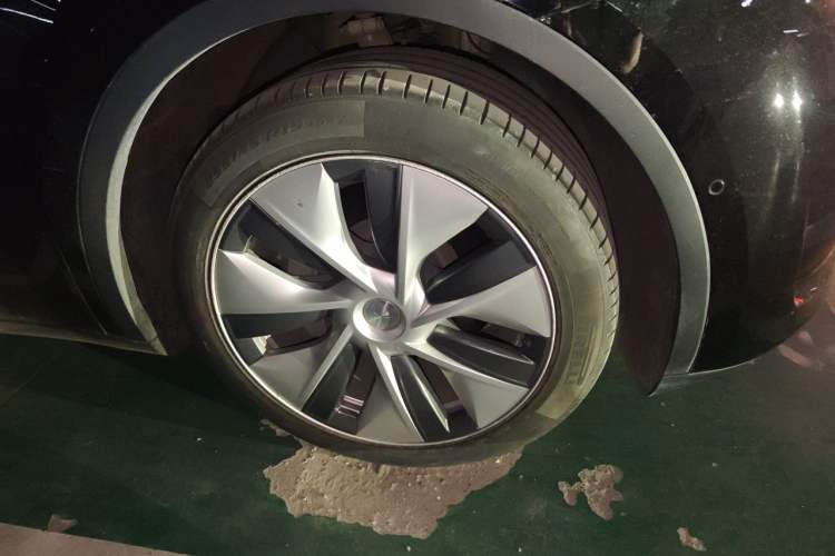 Used Tesla Model Y 2022 Revised Version Rear-Wheel Drive Right Front Wheel Hub