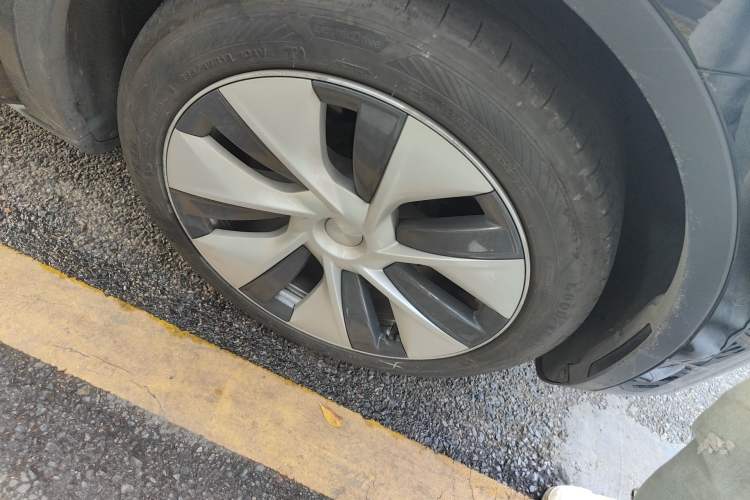 Used Tesla Model Y 2022 Revised Version Rear-Wheel Drive Right Front Wheel Hub