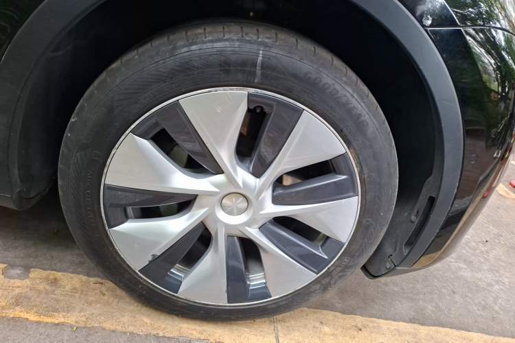Used Tesla Model Y 2022 Revised Version Rear-Wheel Drive Right Front Wheel Hub