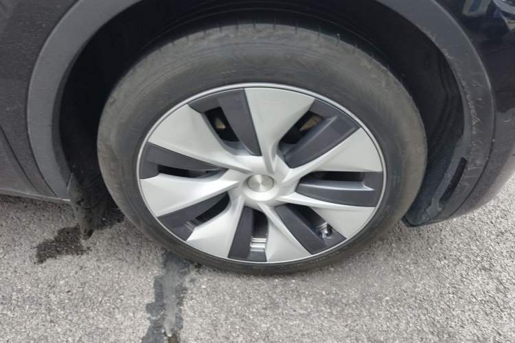 Used Tesla Model Y 2022 Revised Version Rear-Wheel Drive Right Front Wheel Hub