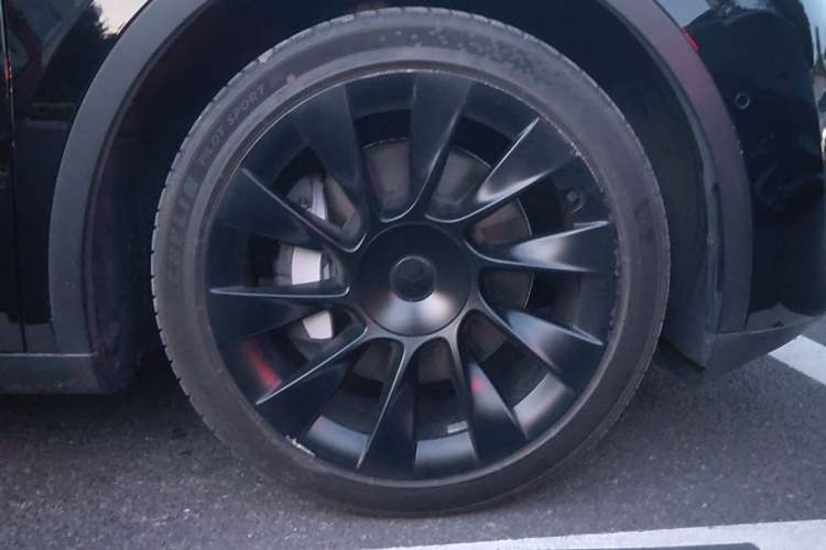 Used Tesla Model Y 2022 Revised Version Rear-Wheel Drive Right Front Wheel Hub