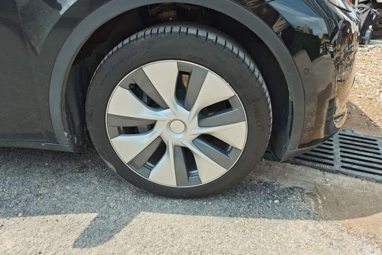 Used Tesla Model Y 2022 Revised Version Rear-Wheel Drive Right Front Wheel Hub