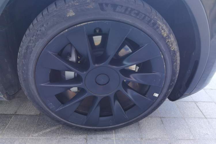 Used Tesla Model Y 2022 Revised Version Long-Range All-Wheel Drive Right Front Wheel Hub