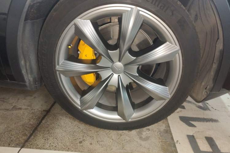 Used Tesla Model Y 2022 Rear-Wheel-Drive Version Right Front Wheel Hub