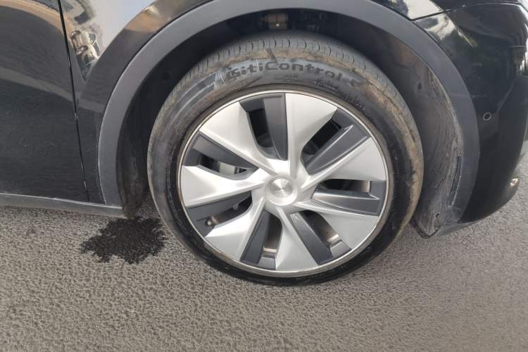 Used Tesla Model Y 2022 Revised Version Long-Range All-Wheel Drive Right Front Wheel Hub