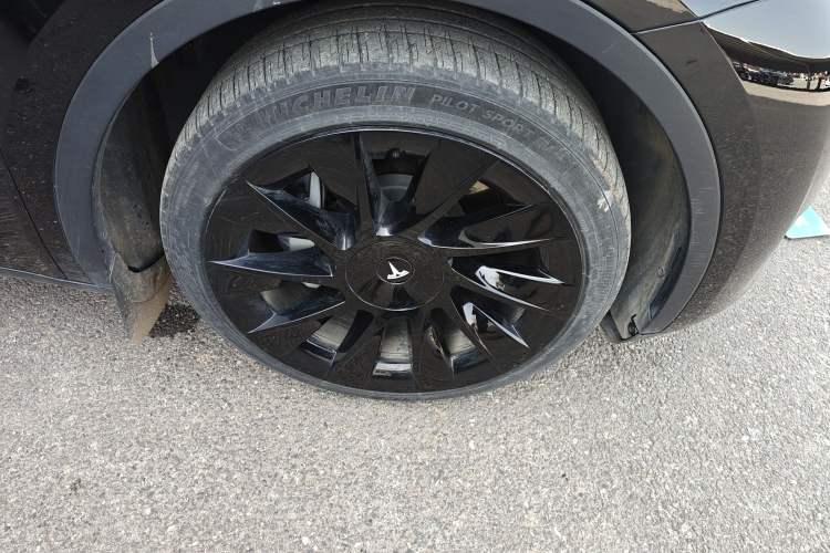 Used Tesla Model Y 2022 Rear-Wheel-Drive Version Right Front Wheel Hub