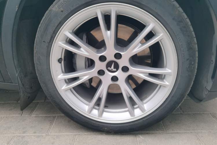 Used Tesla Model Y 2022 Revised Version Rear-Wheel Drive Right Front Wheel Hub