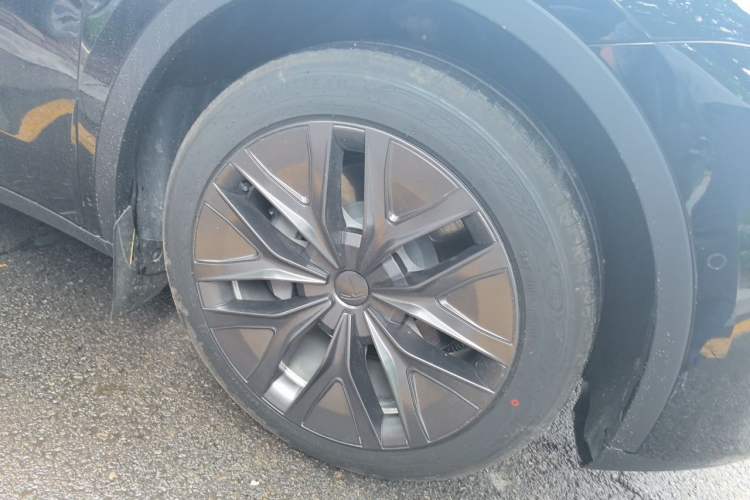 Used Tesla Model Y 2022 Rear-Wheel-Drive Version Right Front Wheel Hub