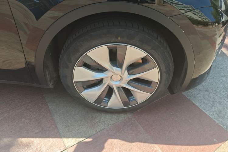 Used Tesla Model Y 2022 Rear-Wheel-Drive Version Right Front Wheel Hub