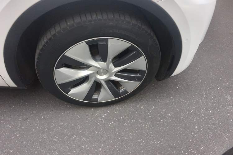 Used Tesla Model Y 2022 Revised Version Rear-Wheel Drive Right Front Wheel Hub