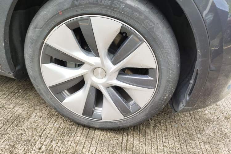 Used Tesla Model Y 2022 Revised Version Rear-Wheel Drive Right Front Wheel Hub