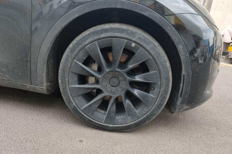 Used Tesla Model Y 2022 Rear-Wheel-Drive Version Right Front Wheel Hub