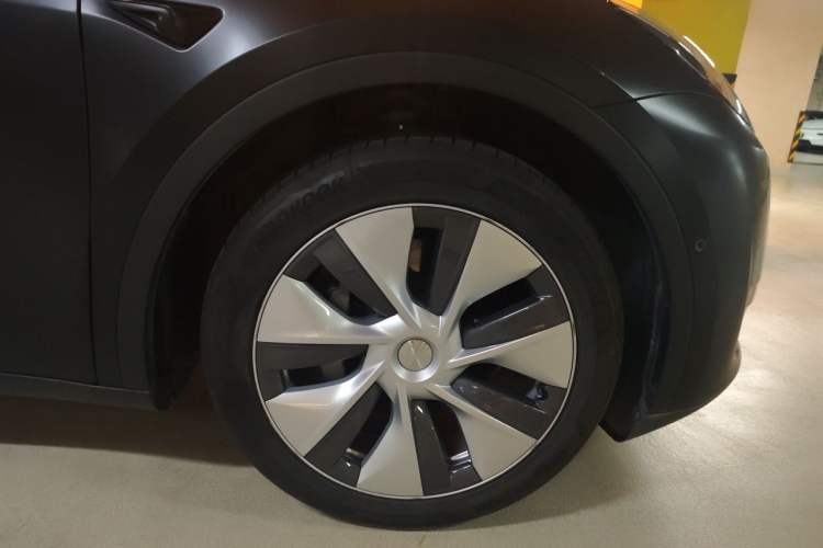 Used Tesla Model Y 2022 Revised Version Rear-Wheel Drive Right Front Wheel Hub