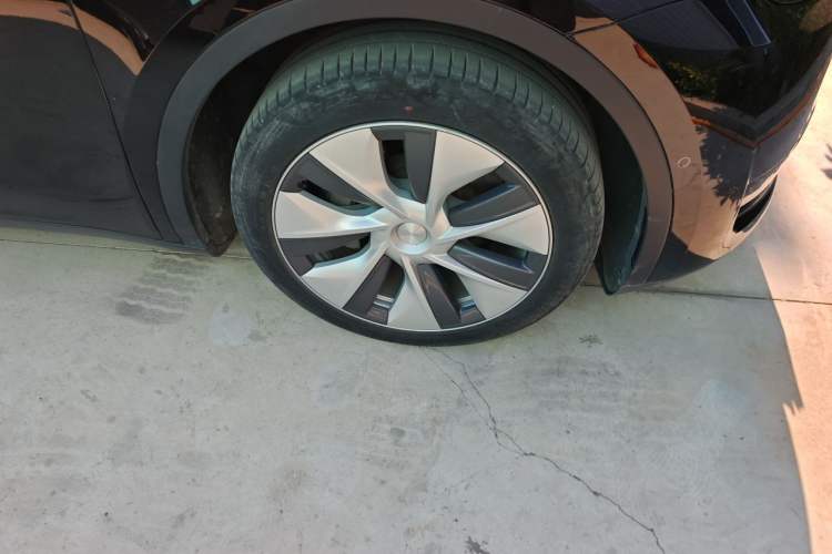 Used Tesla Model Y 2022 Revised Version Rear-Wheel Drive Right Front Wheel Hub