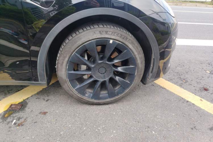 Used Tesla Model Y 2022 Revised Version Long-Range All-Wheel Drive Right Front Wheel Hub