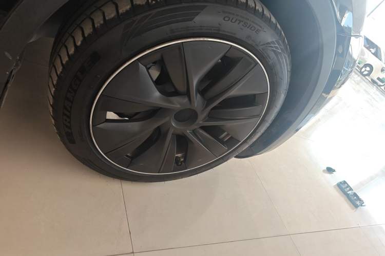 Used Tesla Model Y 2022 Revised Version Rear-Wheel Drive Right Front Wheel Hub